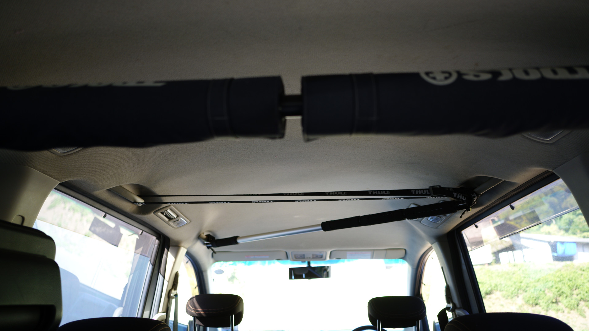 サーフボードを車内の天井へ中積みできる！おすすめのキャリア バー | サーフィンマガジン「73NAVI」