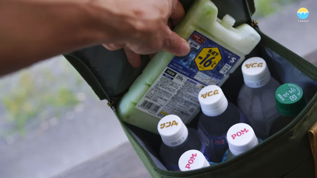 ソフトクーラーボックス(クーラーバッグ)に保冷剤を入れる