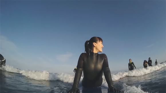 綾瀬はるか」宮崎でサーフィン初体験… | 中古サーフボード通販のニック