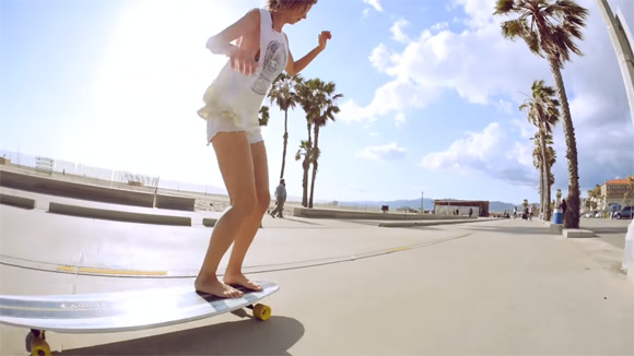 Alexandra Kubiak Ho-Ch ロングスケートボード 海岸